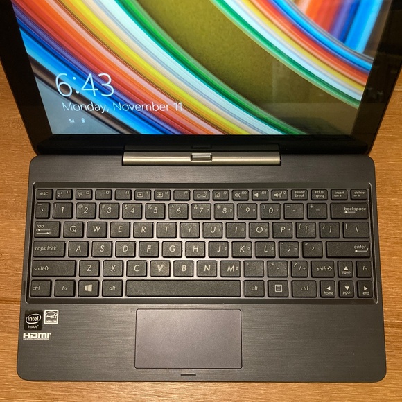ASUS transformer 10.1"  2-in-1 Ultra HD Touch-Screen Tablet/Laptop model: T100TA - Picture 4 of 11